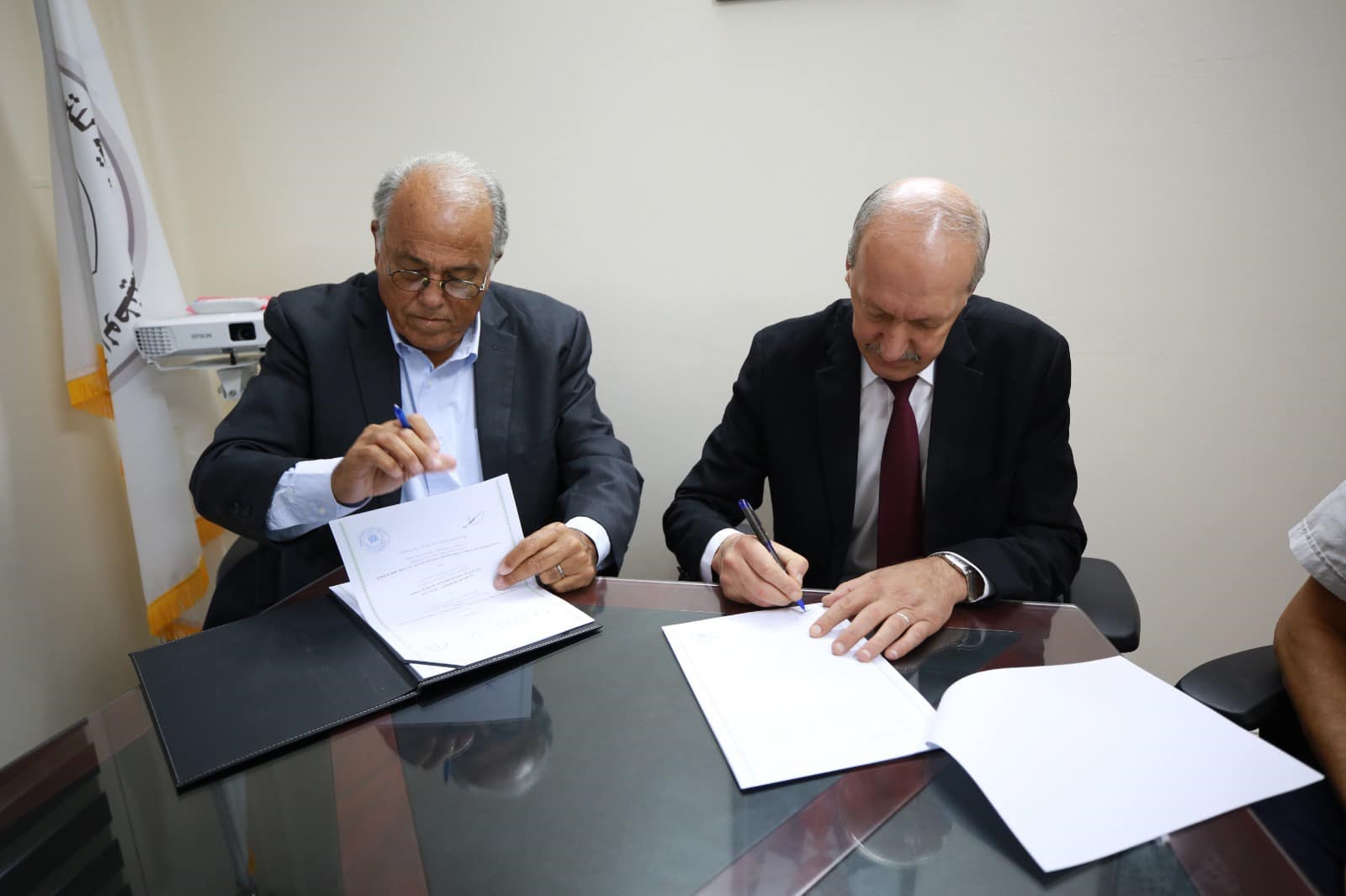 جانب من توقيع الاتفاقية